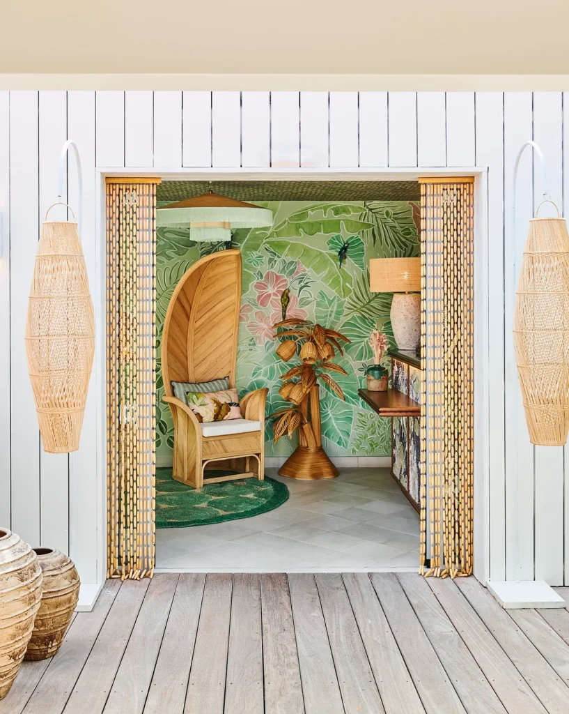 Passage intérieur végétal dans un établissement 369° Hôtels-Maisons