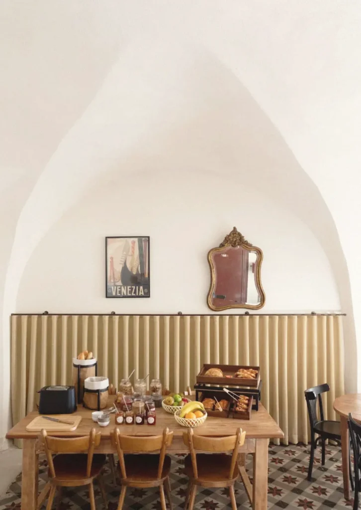 The breakfast room at Pantoufle Hôtel