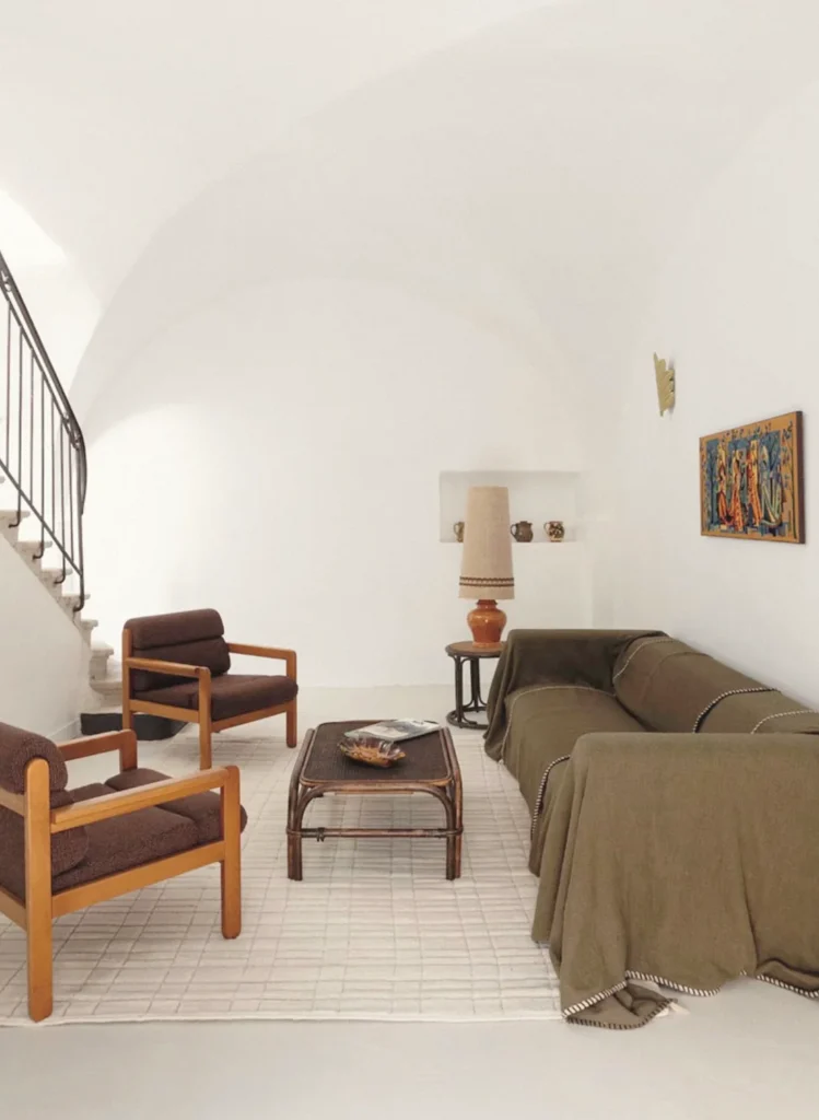 The vaulted lounge at Pantoufle Hôtel